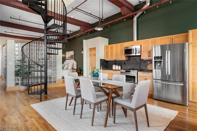 Building Photo - 1667 E 40th St