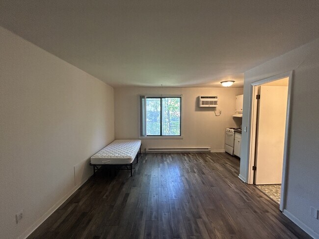 Building Photo - 134 E Johnson St