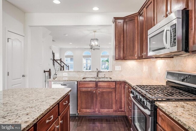 Building Photo - 43190 Loudoun Reserve Dr