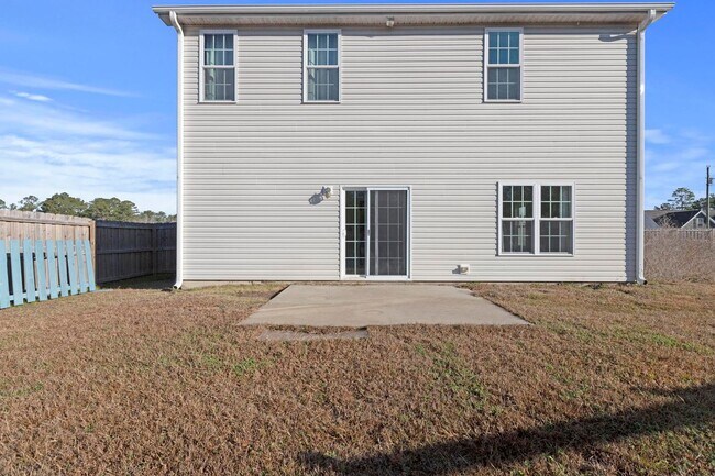 Building Photo - Close to Air Station/Camp Lejeune