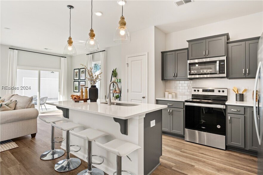 Building Photo - 7 Whispering Oaks Cir