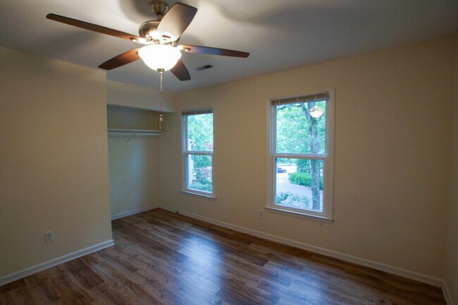 Building Photo - 102 Weatherstone Dr
