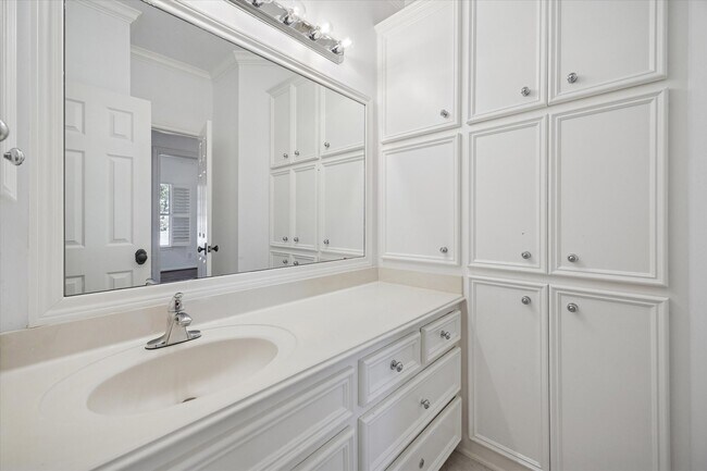 Building Photo - 4601 Mimosa Dr