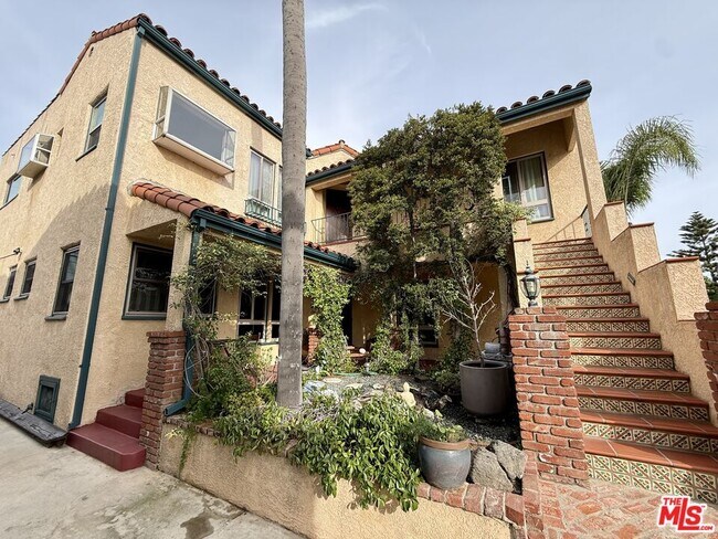 Building Photo - 1227 Ridgeley Dr