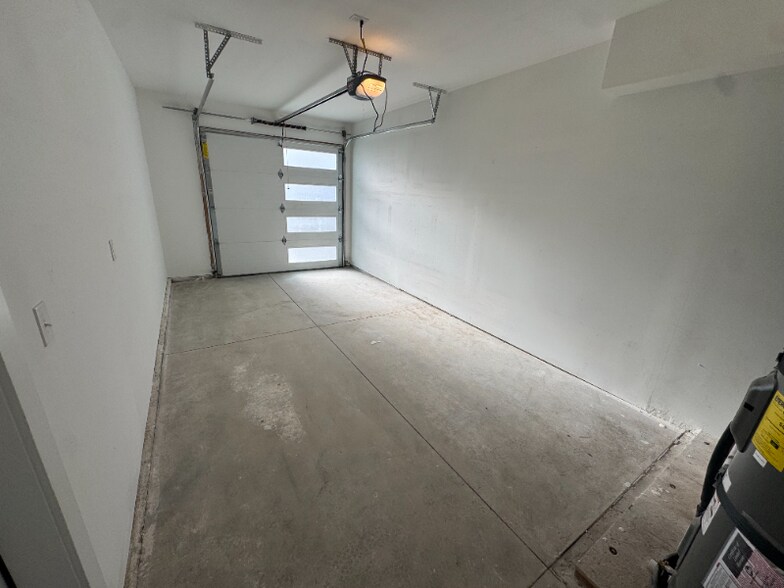 Building Photo - 3919 E 27th Ave