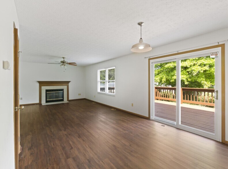 Building Photo - 2236 Golden Meadows St
