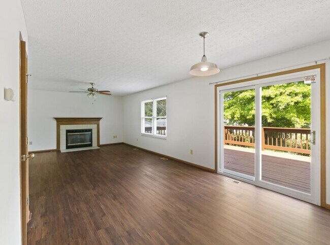 Building Photo - 2236 Golden Meadows St