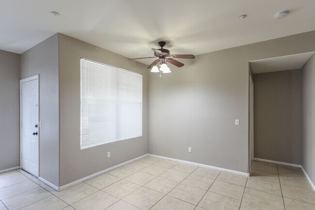 Building Photo - 3 Bedroom First Floor Condo Convenient To Nellis AFB