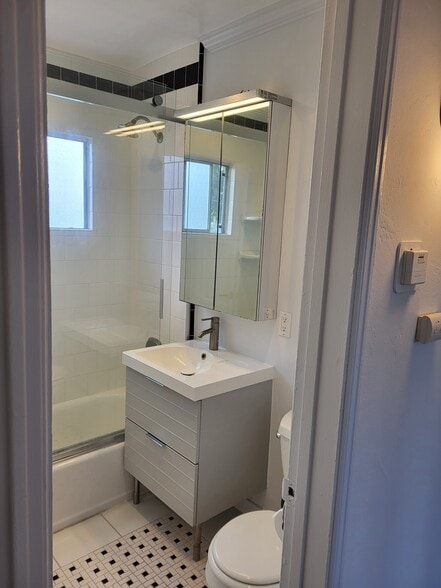 Bathroom 2 - 4119 Falcon St
