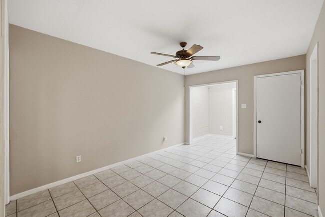 Building Photo - 2 River Creek Way