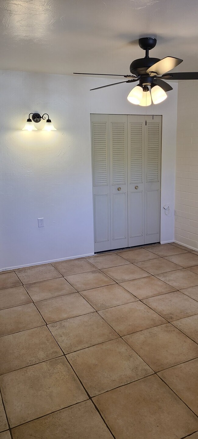 Master Bed - 1375 E Louisiana Dr
