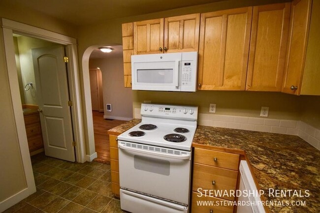 Building Photo - 2273 Hilyard St