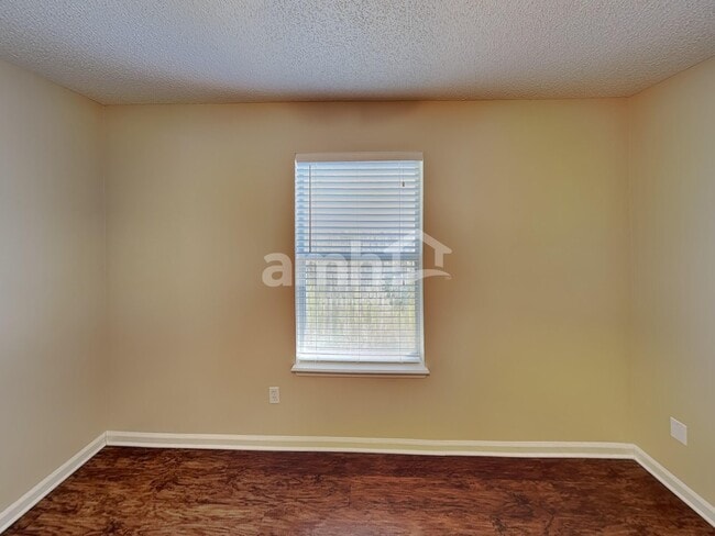 Building Photo - 1127 Hidden Cove Cir S