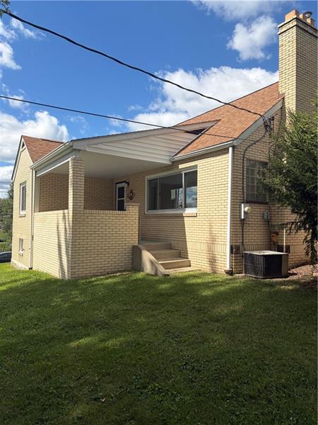 Building Photo - 306 Valley Dr