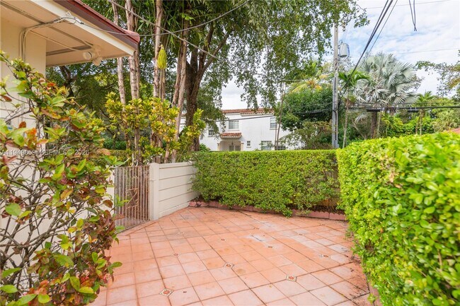 Building Photo - 1301 Lisbon St