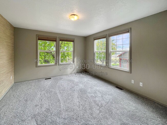 Building Photo - 5000 S Deselm Way