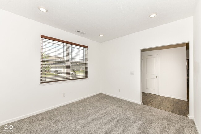 Building Photo - 291 Limerick Ln