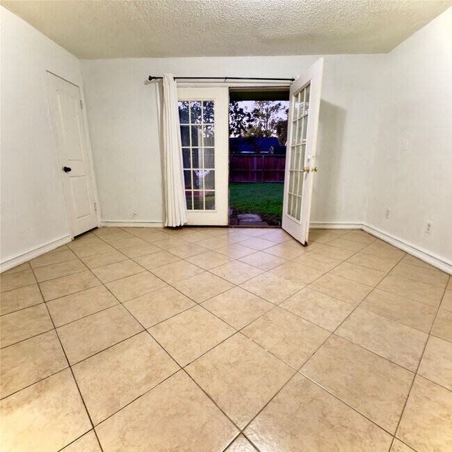 Building Photo - 6406 Tall Willow Dr