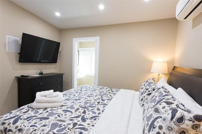 Building Photo - 2003 Haskell St