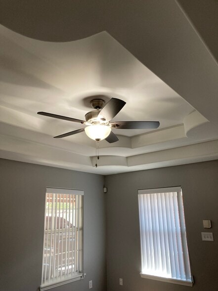 Building Photo - 910 English Ave