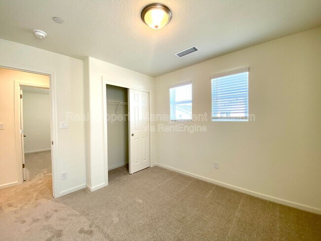 Building Photo - 6407 E Riesling Dr