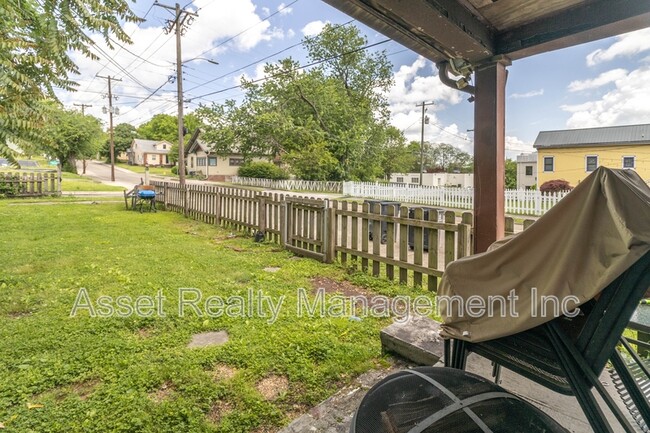 Building Photo - 1401 Hannah Ave