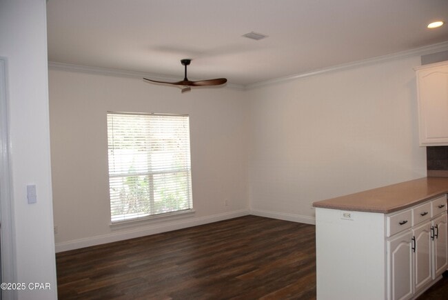 Building Photo - 7009 N Lagoon Dr