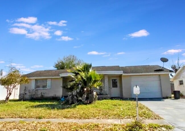 Building Photo - 5912 Della Dr