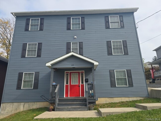 Primary Photo - 60 Oak St