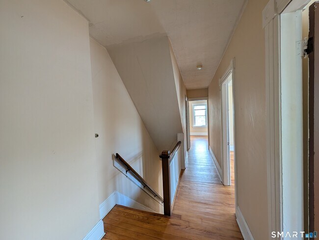 Building Photo - 24 Thompson Ct