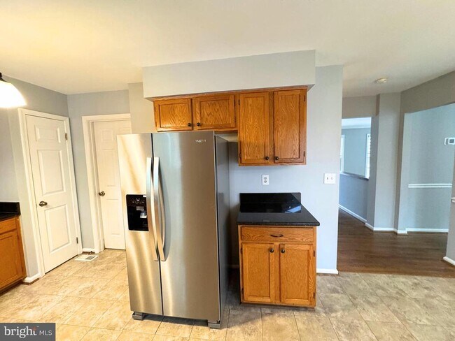 Building Photo - 3063 Schubert Dr
