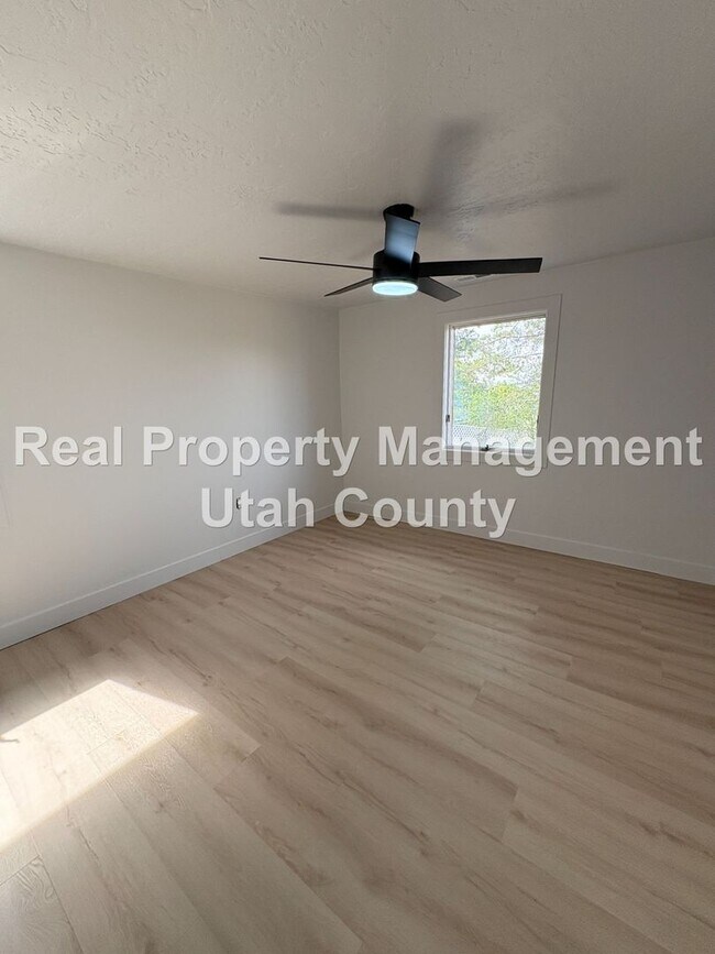 Building Photo - Lower Price! Large Cedar Hills home