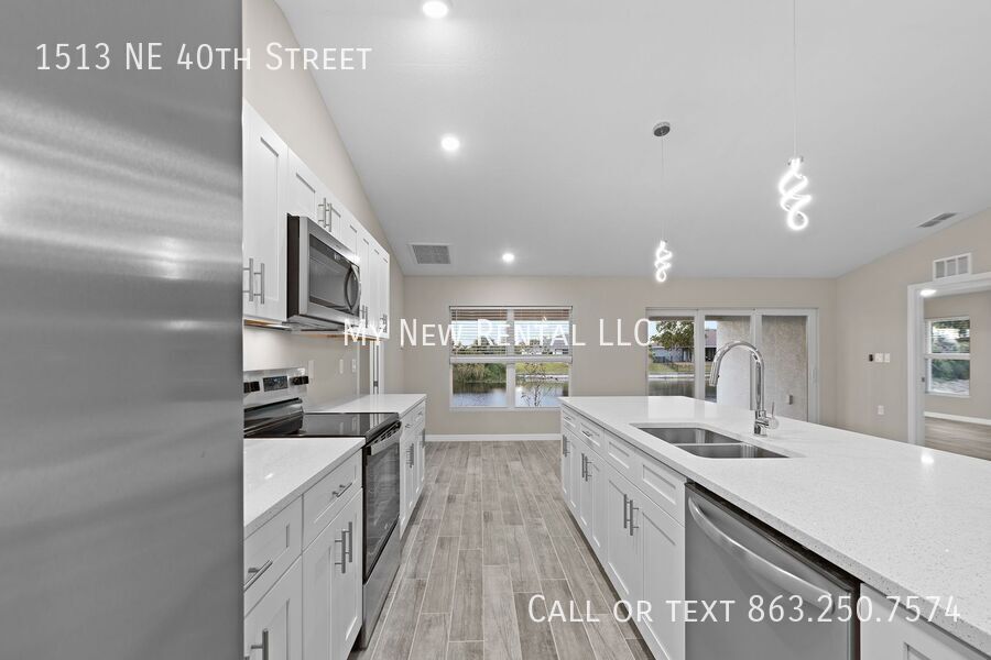 Building Photo - 1513 NE 40th St