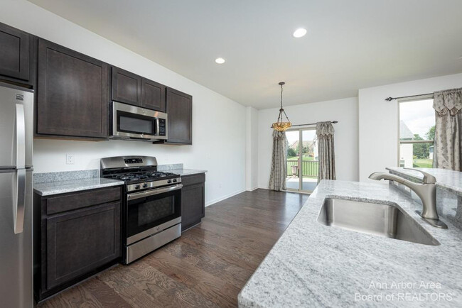 Building Photo - 8389 Ardmoor Dr