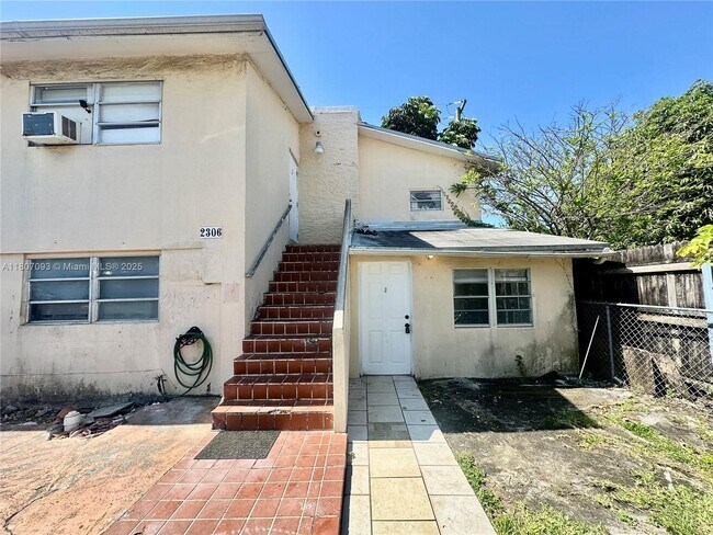 Building Photo - 2306 NW Flagler Terrace