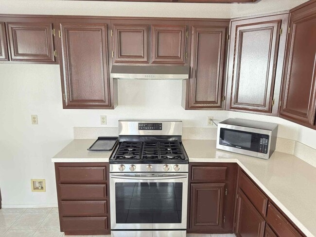 Building Photo - 2890 Summer Set Cir