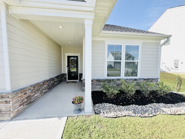 Building Photo - 667 Honeydew Dr