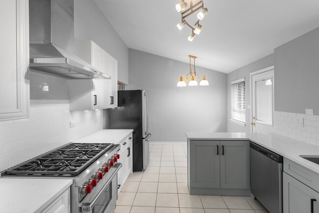 Building Photo - 608 Lavergne Ave