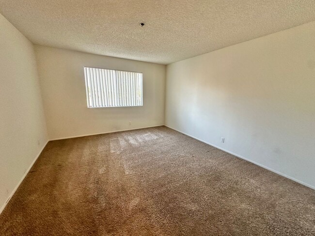 Building Photo - Spacious Two Bedroom Two Bath Condo near SDSU!!