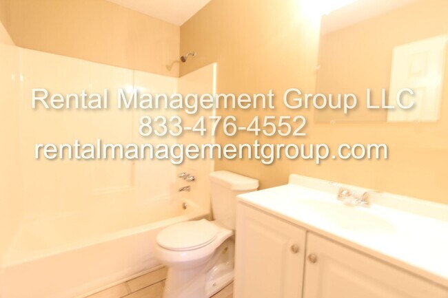 Building Photo - New On The Market! Fresh New Updates!! Bet...