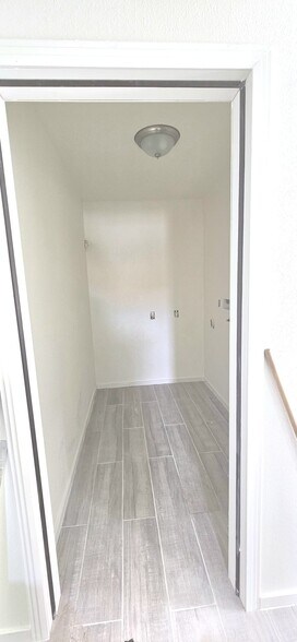 Building Photo - 25400 Sand Creek Trl
