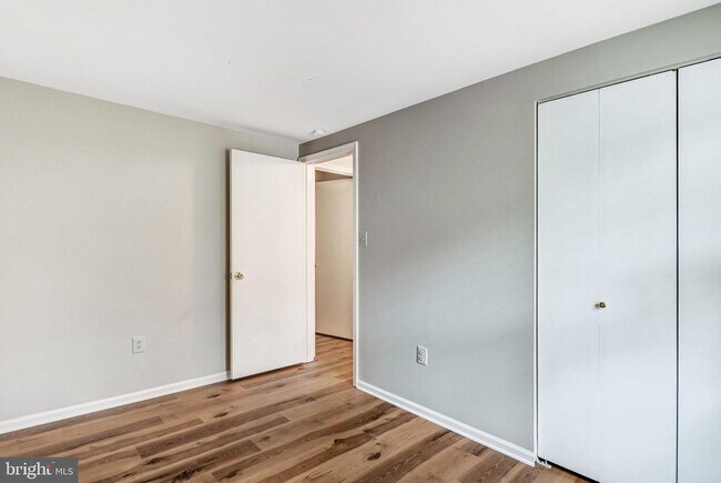 Building Photo - 5847 New England Woods Dr