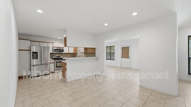 Building Photo - 1233 Hollyhock Ln