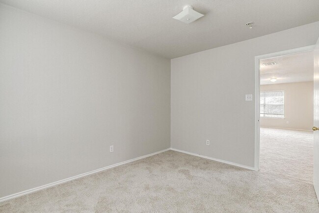 Building Photo - Ready for New Tenants- Large 3 bed, 2.5 bath in West Fort Worth- 76108