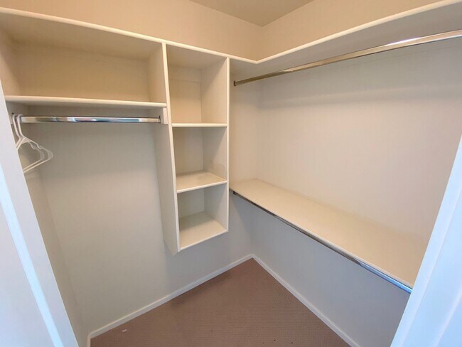 Building Photo - West El Paso 4bed/3.5bath Townhome
