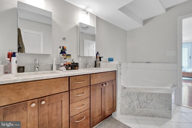 Building Photo - 1203 Girard St NW