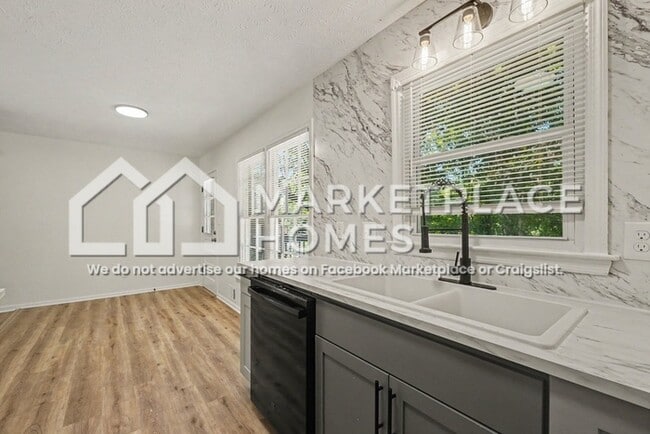 Building Photo - 1025 Walker Pl Dr