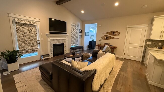 Building Photo - Furnished Ranch Style Condo W/Garage off Sand Lake/Kincaid. Must see. Available NOW!