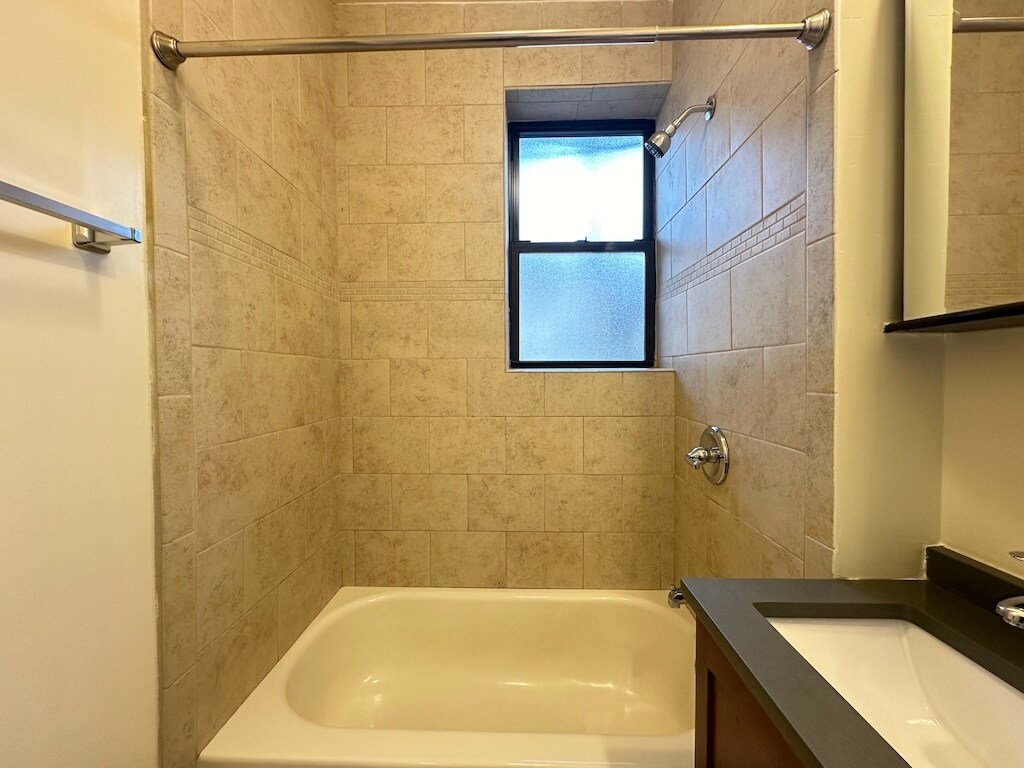 Building Photo - 435 Park Ave