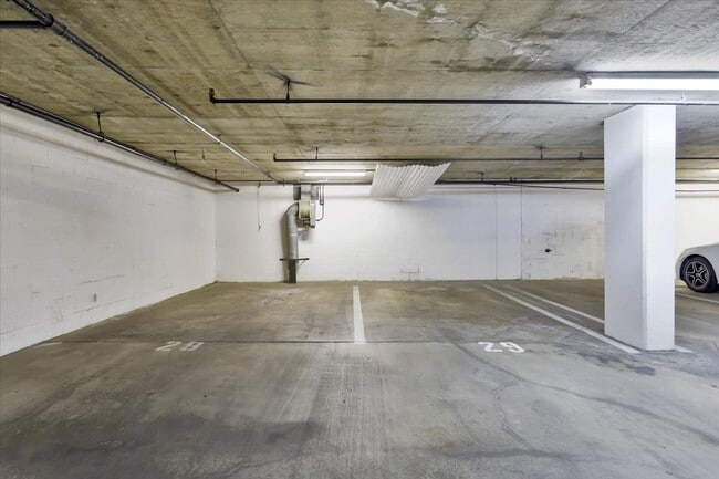 2 side by side garage spaces - 575 Esplanade